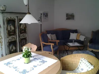 Ein Sitzbereich in der Unterkunft Ferienwohnung Christa Hahn