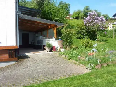Ein Garten an der Unterkunft Haus Waldeck