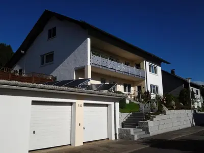 Das Gebäude in dem sich die Ferienwohnung befindet
