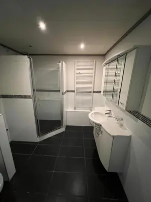 Ein Badezimmer in der Unterkunft Schöne Maisonette 4 Zimmer mit Garten