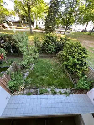 Ein Garten an der Unterkunft Schöne Maisonette 4 Zimmer mit Garten