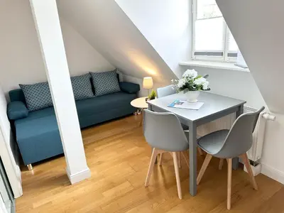 Ein Sitzbereich in der Unterkunft BELLA - Business&Family Ap 15,100m zum Konzerteingang Schloß, Parkplatz, SmartTV, Netflix, Waschmaschine, 24h Checkin, 30qm