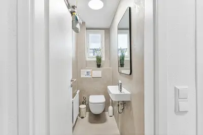 Ein Badezimmer in der Unterkunft PF01 Innenstadt Apartment - NEU Monteurunterkünfte in Pforzheim - LS CrewComfort auch für weitere Unterkünfte