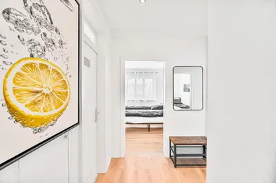 Ein Sitzbereich in der Unterkunft PF02 großes Apartment Innenstadt - NEU Monteurunterkünfte in Pforzheim - LS CrewComfort auch für weitere Unterkünfte