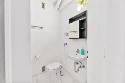 Ein Badezimmer in der Unterkunft PF02 großes Apartment Innenstadt - NEU Monteurunterkünfte in Pforzheim - LS CrewComfort auch für weitere Unterkünfte
