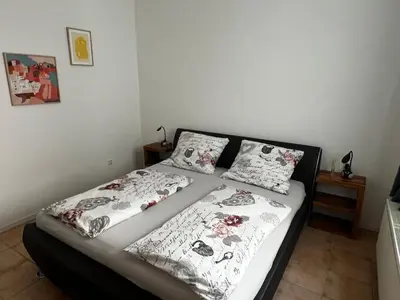 Ein Bett oder Betten in einem Zimmer der Unterkunft Stadthaus Speyer - Fewo 70 qm