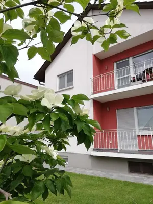 Das Gebäude in dem sich die Ferienwohnung befindet