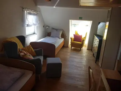 Ein Bett oder Betten in einem Zimmer der Unterkunft Ferienwohnungen Lamm Spiegelberg-Jux