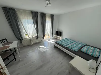 Ein Bett oder Betten in einem Zimmer der Unterkunft Smart studio in KA-Neureut with sunny balcony