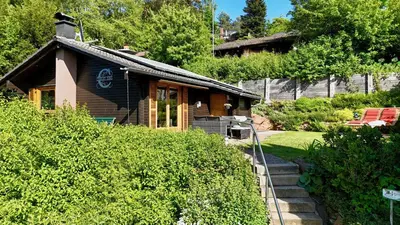 Ein Garten an der Unterkunft Chalet Eins