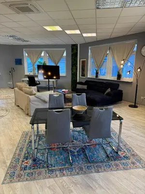 Ein Sitzbereich in der Unterkunft Stilvolles & klimatisiertes Loft mit Ausblick in die Ferne