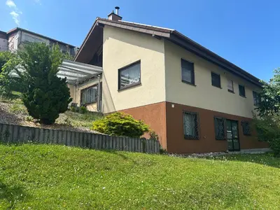 Das Gebäude in dem sich die Ferienwohnung befindet