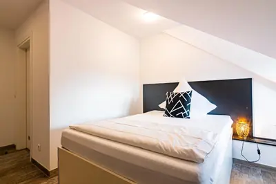 Ein Bett oder Betten in einem Zimmer der Unterkunft Nine Rooms - Serviced Rooms