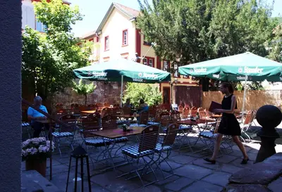 Ein Restaurant oder anderes Speiselokal in der Unterkunft Hotel Sudpfanne