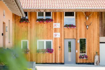 Das Gebäude in dem sich die Ferienwohnung befindet
