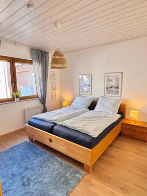 Ein Bett oder Betten in einem Zimmer der Unterkunft Ferienwohnung in Lorsch mit Garten