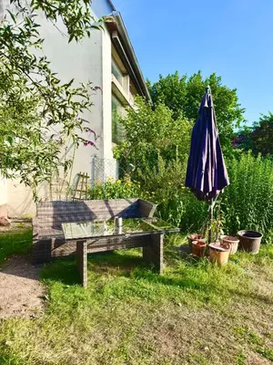 Ein Garten an der Unterkunft Ferienwohnung in Lorsch mit Garten