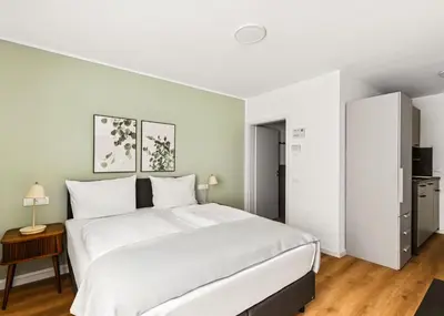 Ein Bett oder Betten in einem Zimmer der Unterkunft Limehome Karlsruhe Kaiserstraße