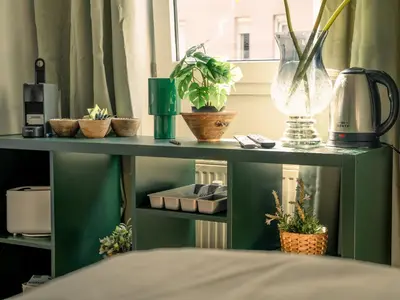 Ein Bett oder Betten in einem Zimmer der Unterkunft Green Oasis Studio - Central