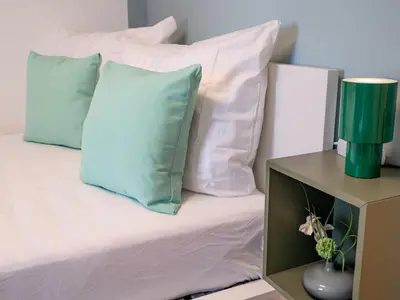 Ein Bett oder Betten in einem Zimmer der Unterkunft Green Oasis Studio - Central