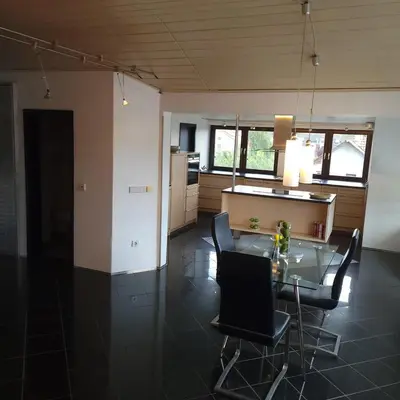 Küche/Küchenzeile in der Unterkunft Helle gemütliche DG Wohnung, 88qm, klimatisiert