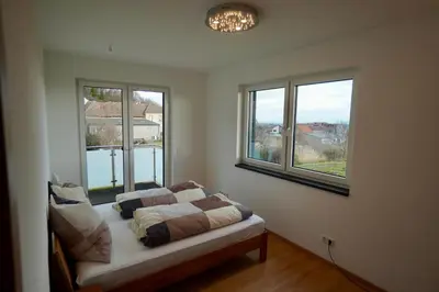 Ein Bett oder Betten in einem Zimmer der Unterkunft Ferienhaus Rebenhof