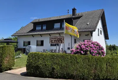 Das Gebäude in dem sich die Ferienwohnung befindet