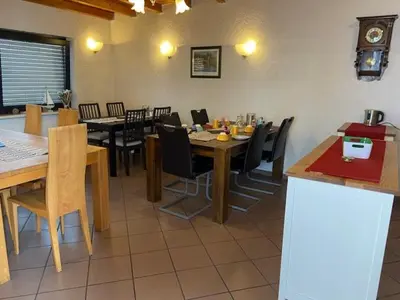 Ein Restaurant oder anderes Speiselokal in der Unterkunft Pension Casa Rosa