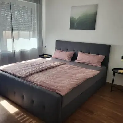 C&V 4 Personen 3 Zimmer Central Smart TV Boxspringbett