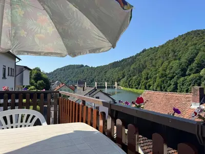 Ein allgemeiner Bergblick oder ein Berglick von der Pension aus