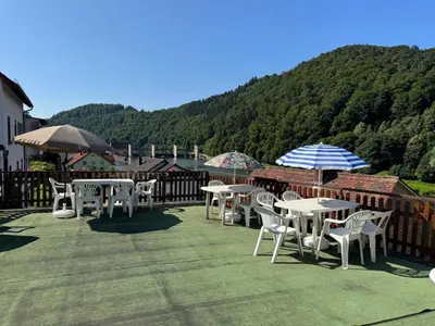 Ein allgemeiner Bergblick oder ein Berglick von der Pension aus