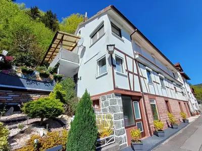 Das Gebäude in dem sich die Ferienwohnung befindet