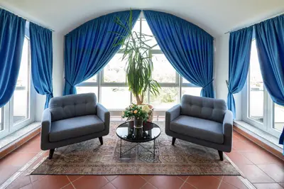 Ein Sitzbereich in der Unterkunft Hotel Artrium am Park
