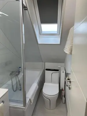 Ein Badezimmer in der Unterkunft One room apartment in a quiet Location air conditioning