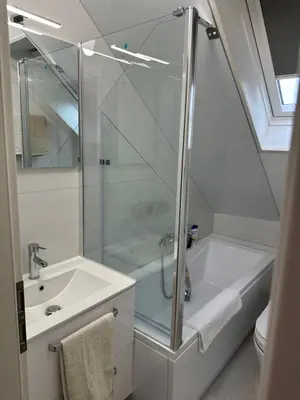 Ein Badezimmer in der Unterkunft One room apartment in a quiet Location air conditioning
