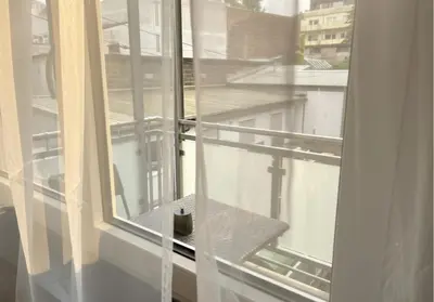 Küche/Küchenzeile in der Unterkunft Spacious Apartment with Balcony - nearby Schlosspark - APOLONIAliving