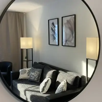 Spacious Apartment with Balcony - nearby Schlosspark - APOLONIAliving