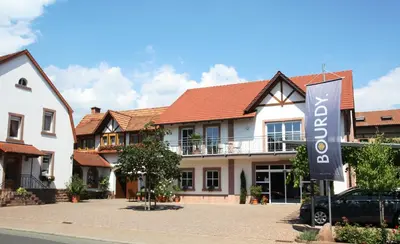 Das Gebäude in dem sich das Gasthaus befindet