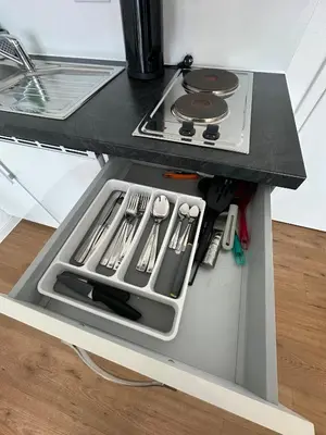 Küche/Küchenzeile in der Unterkunft Helles Studio mit Weitblick, Doppelbett, zentrumsnah