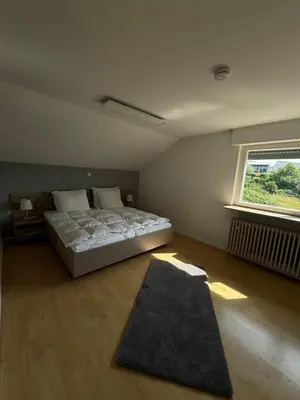 Ein Bett oder Betten in einem Zimmer der Unterkunft Ruhige 60qm Wohnung mit Self Check In und Terrasse
