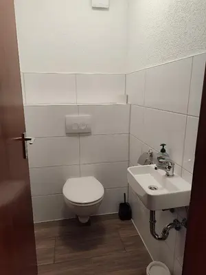 Ein Badezimmer in der Unterkunft J&V Zimmer II Walldürn