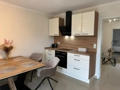 Küche/Küchenzeile in der Unterkunft Moderne Erdgeschosswohnung und eigenem Garten für bis zu 4 Personen