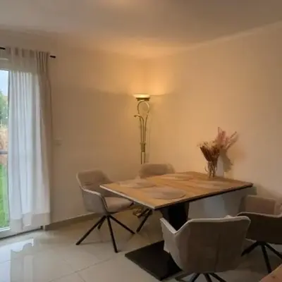 Moderne Erdgeschosswohnung und eigenem Garten für bis zu 4 Personen
