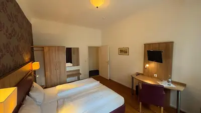 Ein Bett oder Betten in einem Zimmer der Unterkunft Hotel Am Kornmarkt