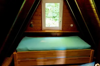 Ein Bett oder Betten in einem Zimmer der Unterkunft Roter Fuchsbau am Eichwald