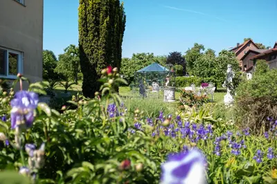 Ein Garten an der Unterkunft Marita's Gartenparadies