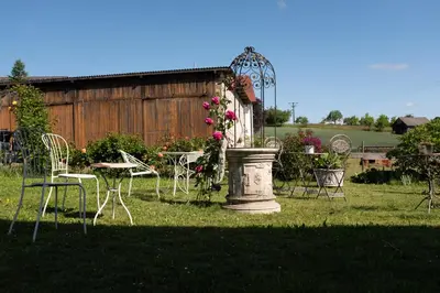 Ein Garten an der Unterkunft Marita's Gartenparadies