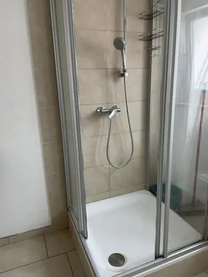 Ein Badezimmer in der Unterkunft Monteurwohnung - Bertholdstraße 19