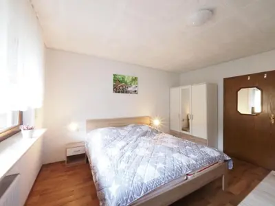 Ein Bett oder Betten in einem Zimmer der Unterkunft Nibelungen-Stubb mit einer Gemeinschaftsküche