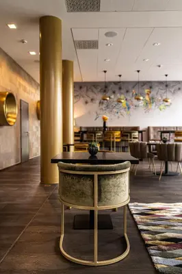 Ein Restaurant oder anderes Speiselokal in der Unterkunft Chester Hotel Heidelberg